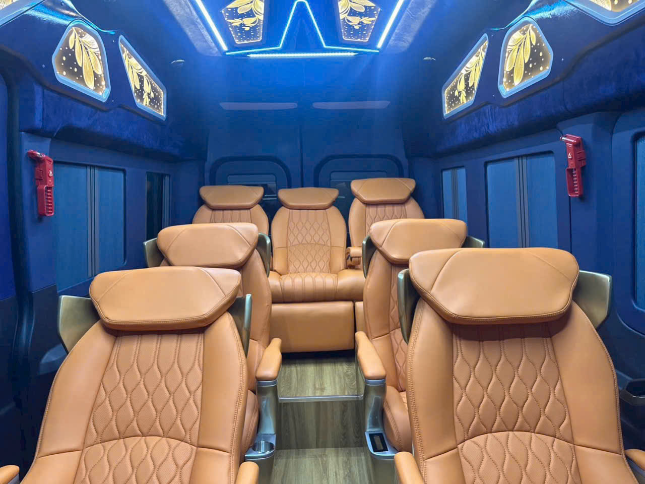 Bố Trí Ghế Ford Transit Limousine 10 Chỗ